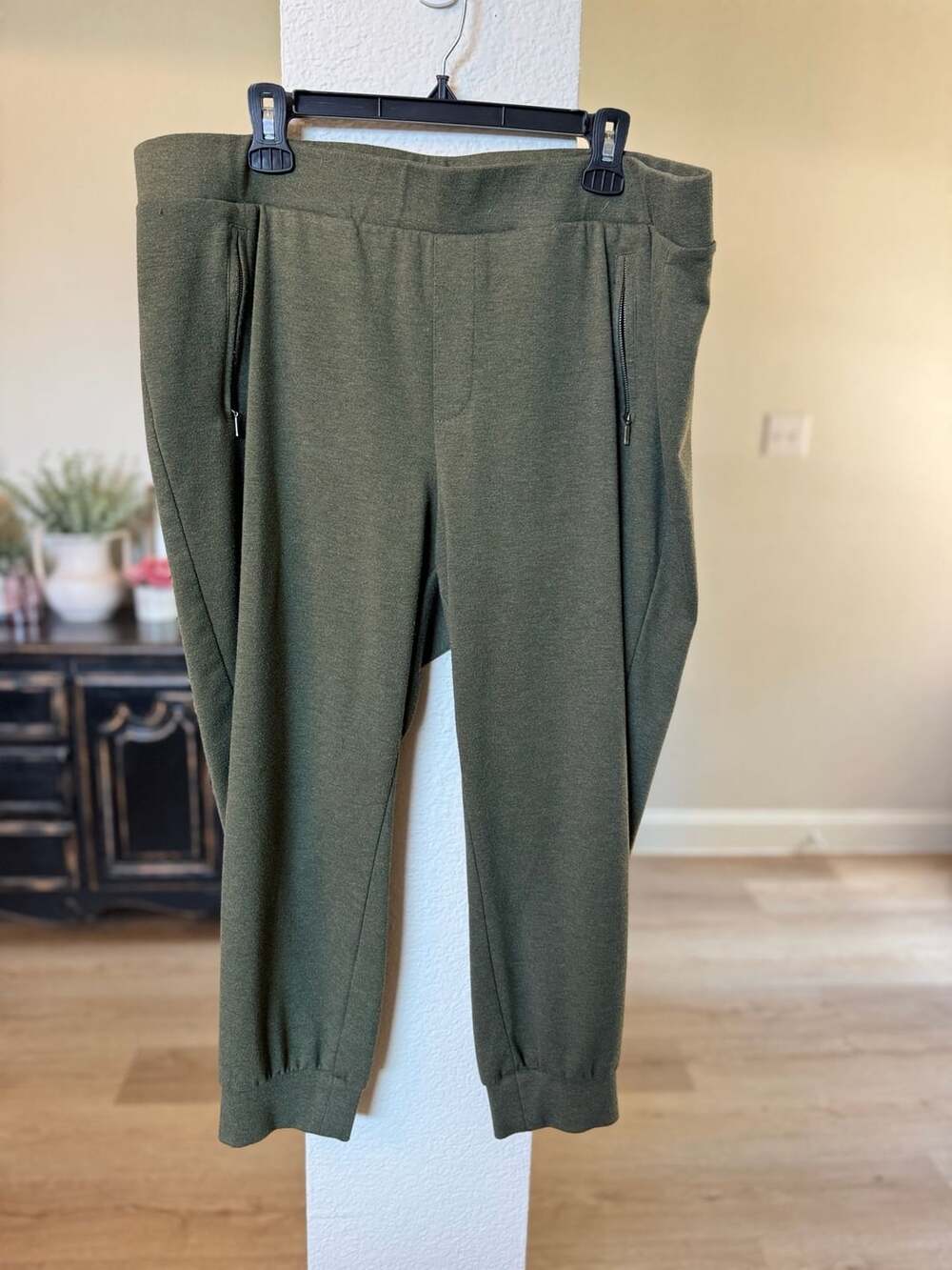 Torrid Jogger Pants Size 2 Olive Green Zipper Pockets Cuffed